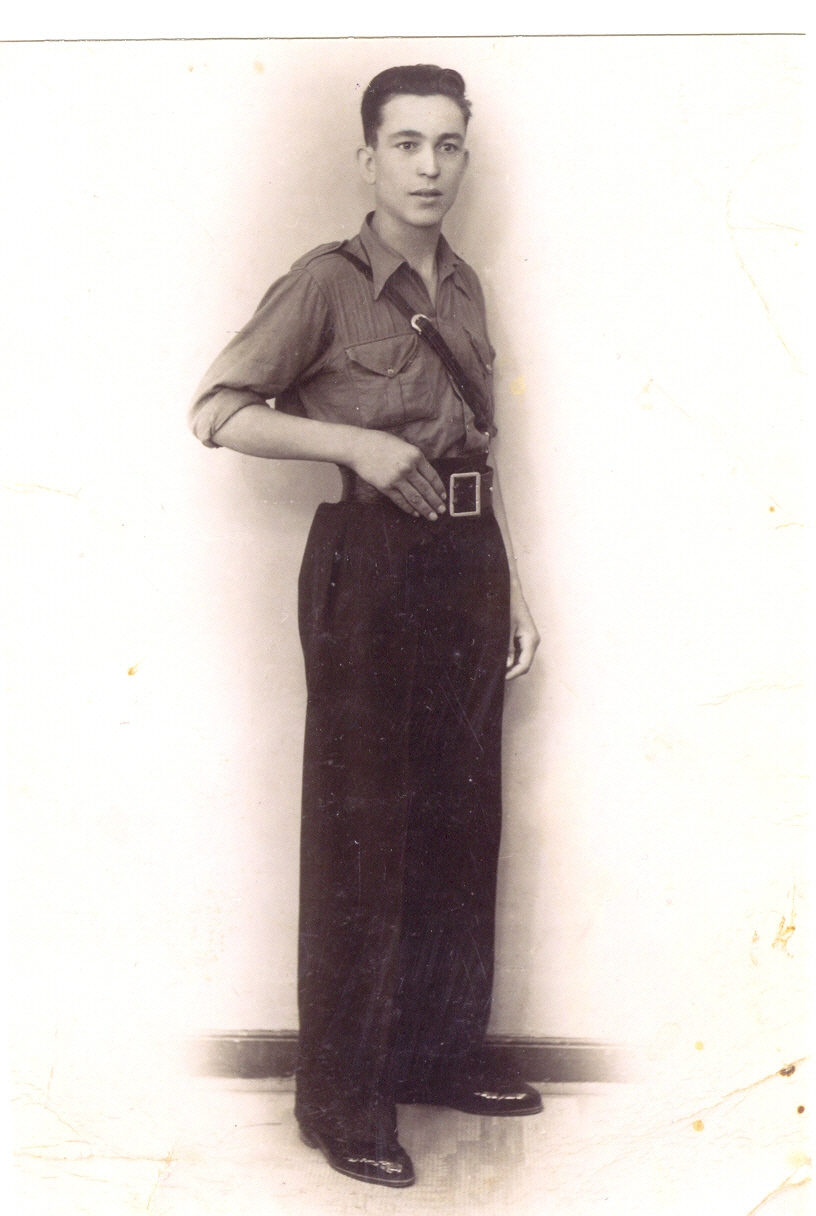 Joven jusista uniformado. en 1936